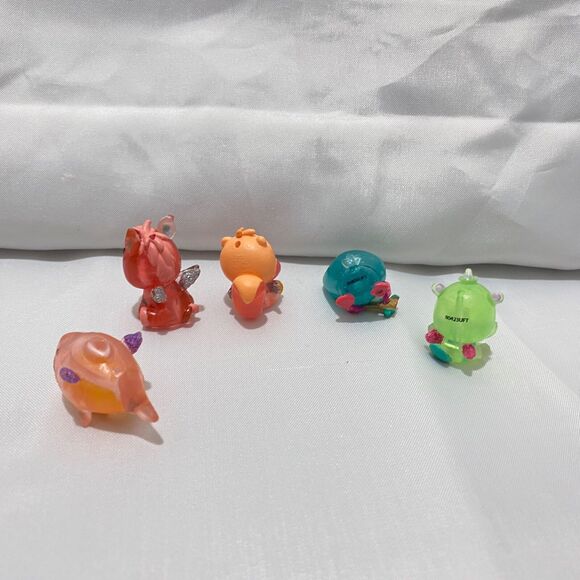 Hatchimals Lot of 5 Mini Figures Colleggtibles Miniature Toy 1 Inch X 1 Inch - Picture 5 of 5